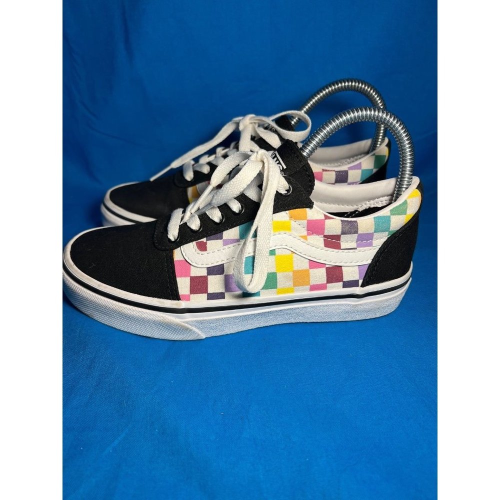 VANS KIDS RAINBOW CHECKERBOARD OLD SKOOL SHOE SIZE 2.5